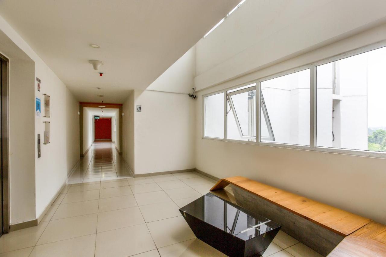 Oyo 3247 Afira Rooms Aeropolis Τάνγκερανγκ Εξωτερικό φωτογραφία